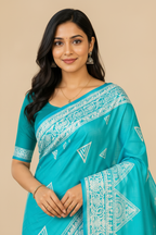 Close-up neckline and drape
